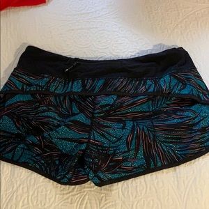 Patterned lulu lemon shorts
